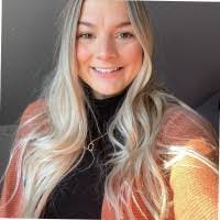 Stephanie Vadnais's Instagram, Twitter & Facebook