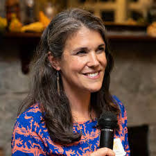 Anna Makris's Instagram, Twitter & Facebook