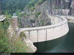 Curtea de arges este un municipiu din judetul arges, muntenia, romania. Barajul Si Lacul De Acumulare Vidraru