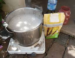 Recette De La Peinture A La Farine Pour La Protection Des Bois Exterieurs Dans Une Contree Du Perche