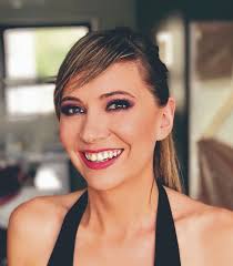 Carla Lewis: Die 'pienk paniek' van sondebokke in rokke