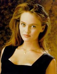 vanɛsa ʃɑ̃tal paʁadi) (born 22 december 1972) is a french singer, model and actress. Vanessa Paradis Photo