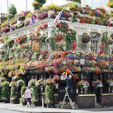 The Churchill Arms The World Famous London Pub That S Covered In Flowers London Pubs Travel Guide London London