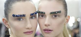 Katie Beauty: Furcsa szemöldöktrendek