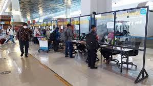 Petugas Validasi Dokumen Covid 19 Di Bandara Soetta Ditambah Cegah Antrean Membeludak Okezone Megapolitan
