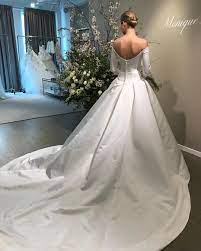Monique Lhuillier Brideさんはinstagramを利用しています All About The Back Moniquelhuilli Simple Wedding Gowns Monique Lhuillier Bridal Monique Lhuillier Wedding Dress