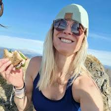 Hauptstadt-Besuch* und ein *Wiedersehen mit den allerliebsten Menschen*  🥰🥰🥰 Der letzte Wien-Besuch ist schon einige Zeit her, und nachdem ich zu  einem kurzfristigen Termin geladen worden bin, hab ich meine Tochter  eingepackt