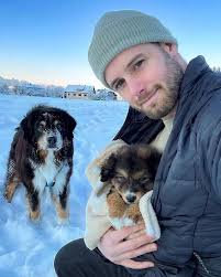 Ha solicitado seguirte desde España 🇪🇸 Hola 👋 podemos ser amigos