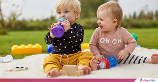 Die zusammensetzung der milch kann die nierenfunktion belasten. Was Und Ab Wann Sollte Mein Baby Trinken Babyartikel De Magazin
