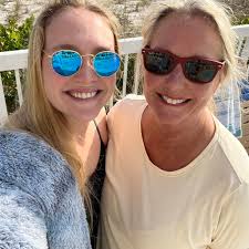 Where to go for dinner in Gulf Shores with great food and kid friendly  atmosphere?