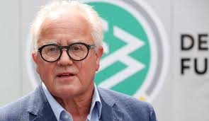 Auch der dfb muss weiblicher werden. Dfb Prasident Fritz Keller Nach Nazivergleich Bei Ethikkommission Angezeigt