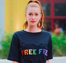 She started off her career as a child actress; Com Mais De 33 Milhoes De Seguidores Marina Ruy Barbosa Tem O Instagram Hackeado Estrelando