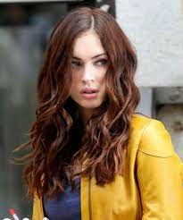 Mesmerizing Thick Wavy Hairstyles For Women To Steal From Celebrities Hair And Comb Chestnut Hair Hair Styles Chestnut Hair Color