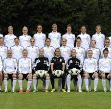 Die deutsche nationalmannschaft der frauen bekommt wohl eine neue übungsleiterin. Dfb Frauen Der Deutsche Kader Fur Die Em In Schweden 2013 Bilder Fotos Welt