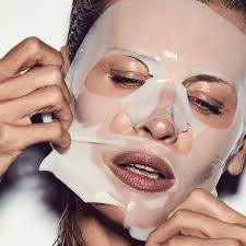 Les Kardashian révèlent les actes de chirurgie esthétique qu'elles ont  faits : pourquoi est-ce une bonne nouvelle pour les femmes ?