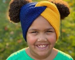 Scaldaorecchie giallo e blu, colori della squadra, scaldaorecchie bicolore,  scaldaorecchie in maglia larga, fascia per scaldaorecchie attorcigliata,  fascia per scaldaorecchie con chignon spettinato