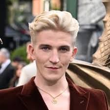 Ewan Mitchell — The Movie Database (TMDB)