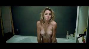 La actriz española nacida en Cuba Ana de Armas desnuda en una de sus  peliculas 