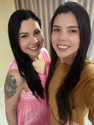 Eu e minha irmã estamos desejando uma boa noite e já agradecemos pelo  carinho ficamos muito felizes