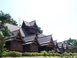 Sultan muzaffar shah dan sultan mansur shah antara alat kebesaran diraja termasuklah cap merupakan pemerintah yang mengutamakan mohor,nobat,keris,lembing dan mahkota. Malacca Sultanate Wikipedia The Free Encyclopedia Malacca House Styles Architecture