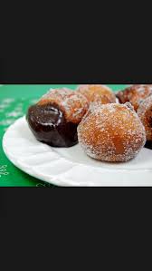 Zeppola Plural Zeppole In Southern Italy Zeppoli In Northern Italy Frittelle Is An Italian Pastry Consisting Of A Deep F Food Desserts Italian Doughnuts