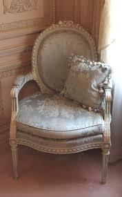 Pin By Nanny Ribeiro On Decor Inspo French Decor French Chairs French Country Decorating