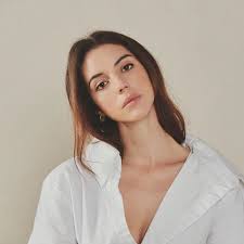 In the footage, adelaide cuddled up to marthe before the pair locked lips. Adelaide Kane Adelaidekane Photos Et Videos Instagram Adelaide Kane Celebrity Art Pretty People