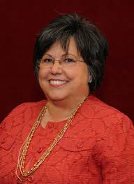 No existe fuerza mayor que la que encierra el doble poder de la mirada. Que  uno de sus filos nos sirva para punzar la verdad