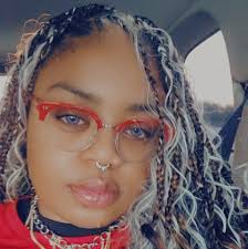 I'm at that awkward age where all my older coworkers think I'm young, but  all the new hires think I'm old 🤣