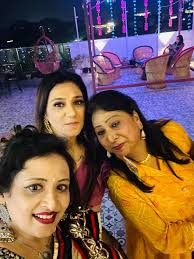 Arti Kumar (@smilearti.kumar) • Instagram photos and videos