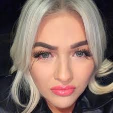 Tracy Lewis's Instagram, Twitter & Facebook