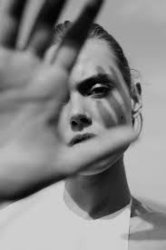 Hand Posing Tips And Examples Fashion Photography Poses Photography Poses Women Edgy Fashion Photography