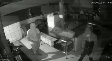 Dupla &eacute; presa por furtar 6 vezes a mesma hamburgueria em MT - Araguaia Not&iacute;cia