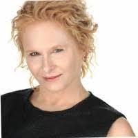 Leigh Carreon's Instagram, Twitter & Facebook