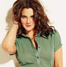 We all come to this world, looking different. Medium Hairstyles For Round Faces And Curly Hair New Hairstyles 2017