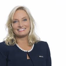 Lisa Blake's Instagram, Twitter & Facebook