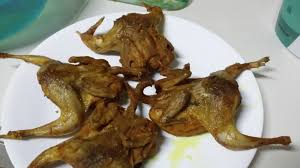 Setelah itu kupas kentang, cuci bersih lalu potong memanjang. Ahwaalulhayah Puyuh Goreng Kunyit Vs Kerang Goreng