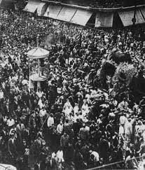 Carlos gardel — por una cabeza 07:07. Junio De 1935 Una Multitud Acompana El Cortejo Con Los Restos Mortales De Carlos Gardel Queen Maxima Of The Netherlands Buenos Aires Argentina