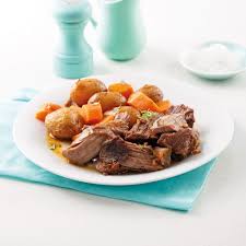 Roti De Palette De Veau De Grain Oignon Et Erable A La Mijoteuse 5 Ingredients 15 Minutes Food Recipes Pot Roast