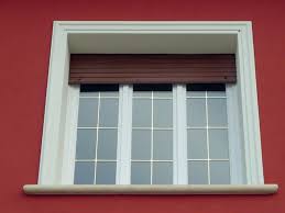 Cornice in polistirolo estruso dalle linee semplici e definite, perfetta per garantire uno stile raffinato e attuale all'ambiente circostante. Decori In Polistirolo Espanso Rivestiti In Resina Cementizia