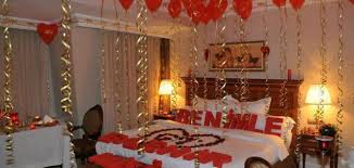 السرير افكار لتزيين غرفة النوم لعيد ميلاد الزوج