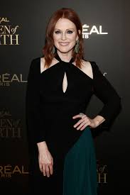 Julianne moore, natalie dormer, and several others have signed up for the. Wow Julianne Moores Tochter Konnte Ihre Doppelgangerin Sein Promiflash De
