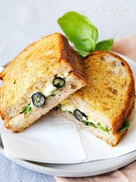Knuspriges Camembert Blaubeer Sandwich Rezept Kitchen Stories Recipe Sandwiches Waffle Sandwich Food