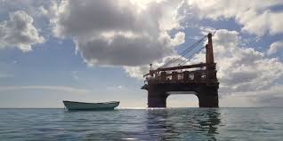 Olieplatform dat rif op Curaçao vernielde knijpt er nu stilletjes tussenuit 