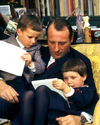 Harald blev konge, da hans far, kong olav, døde i 1991. Welcome To Rolexmagazine Com Home Of Jake S Rolex World Magazine Optimized For Ipad And Iphone King Harald Of Norway A Lifetime Wearing A Rolex Gmt Master