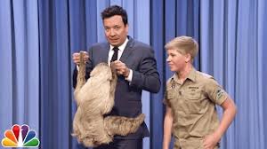 Steve irwin liebte mixed martial arts wettkämpfe und trainierte vor seinem tod mit greg jackson in der jackson wink mma academy. So Tritt Der Sohn Von Crocodile Hunter Steve Irwin In Dessen Fussstapfen Stern De