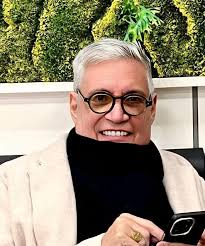 Amigas y Amigos: Primera foto del año que comienzo sonriendo. Ya camino a  casa. Que Dios nos guarde a todos. Foto: Petí