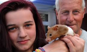 Pictures: Three-legged hamster Biscuit