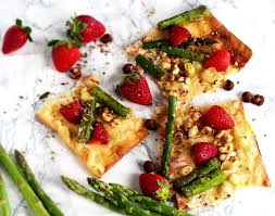 Rezept Fur Flammkuchen Mit Spargel Und Erdbeeren Vom Foodblog Applethree Fruchtiger Fruhlingshafte Flammkuchen Mit Spargel Flammkuchenteig Rezept Flammkuchen