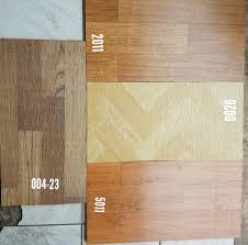 Berbica soal harga karpet vinyl roll, produk ini dibandrol dalam kisaran 50 ribu hingga 300 ribu untuk 1 roll, ukuran lebarnya adalah 2 meter dengan harga untuk jenis ini ada di kisaran 90 ribu sampai 950 ribu. Jual Karpet Vinyl Roll Gulungan Motif Kayu Tipe00410 Di Lapak Arnidecordurensawit 24 Bukalapak